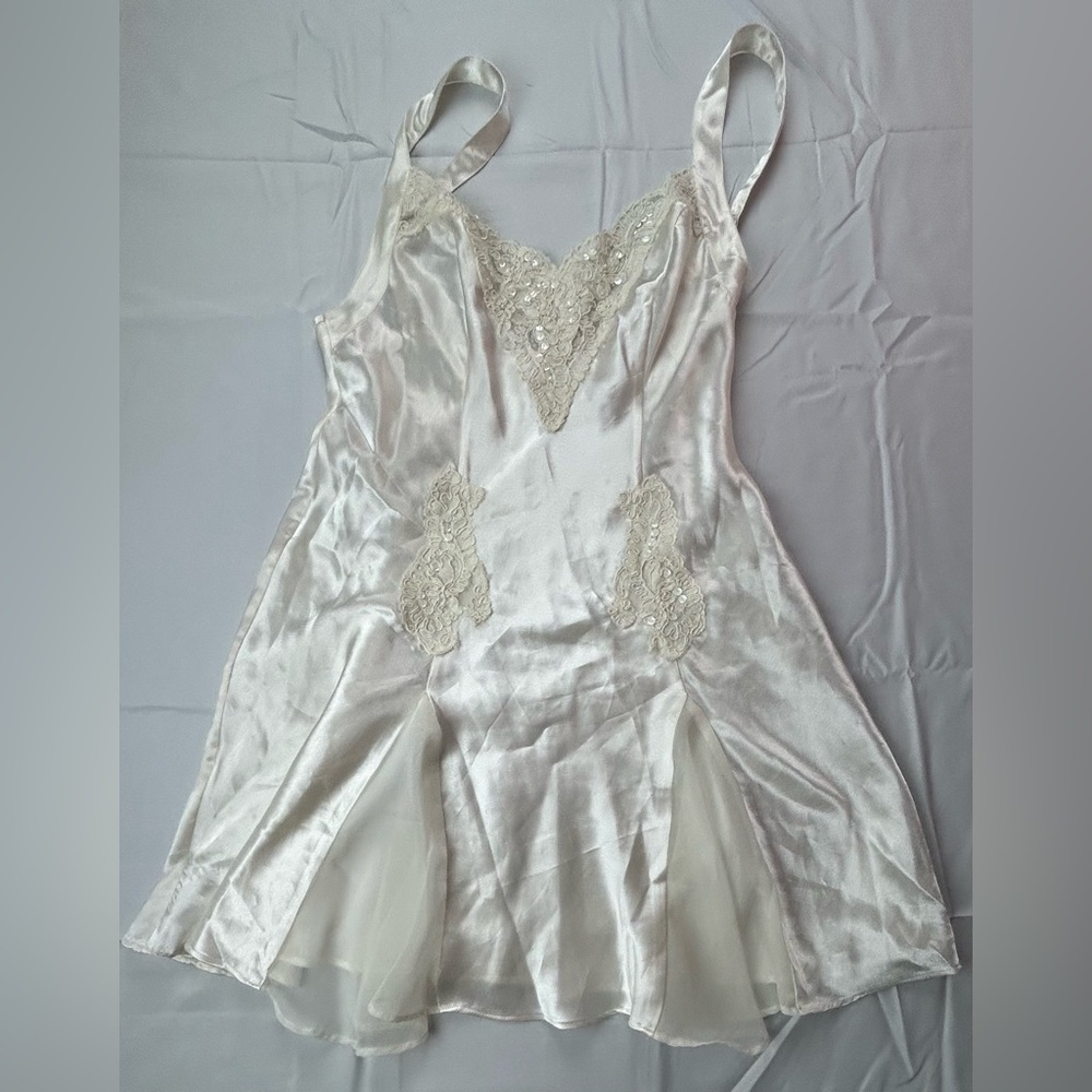 Victoria’s Secret vintage bridal sequin appliqué nightgown size small